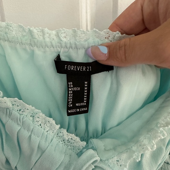 BABY BLUE FOREVER 21 ROMPER✨🧚♀️🦋🤍 (PERFECT CONDITION) SIZE MEDIUM - Picture 3 of 3